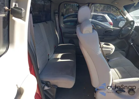 2002 Ford F-150 Lariat/Xl/Xlt from USA, damaged, VIN 2FTRX18W62CA71202